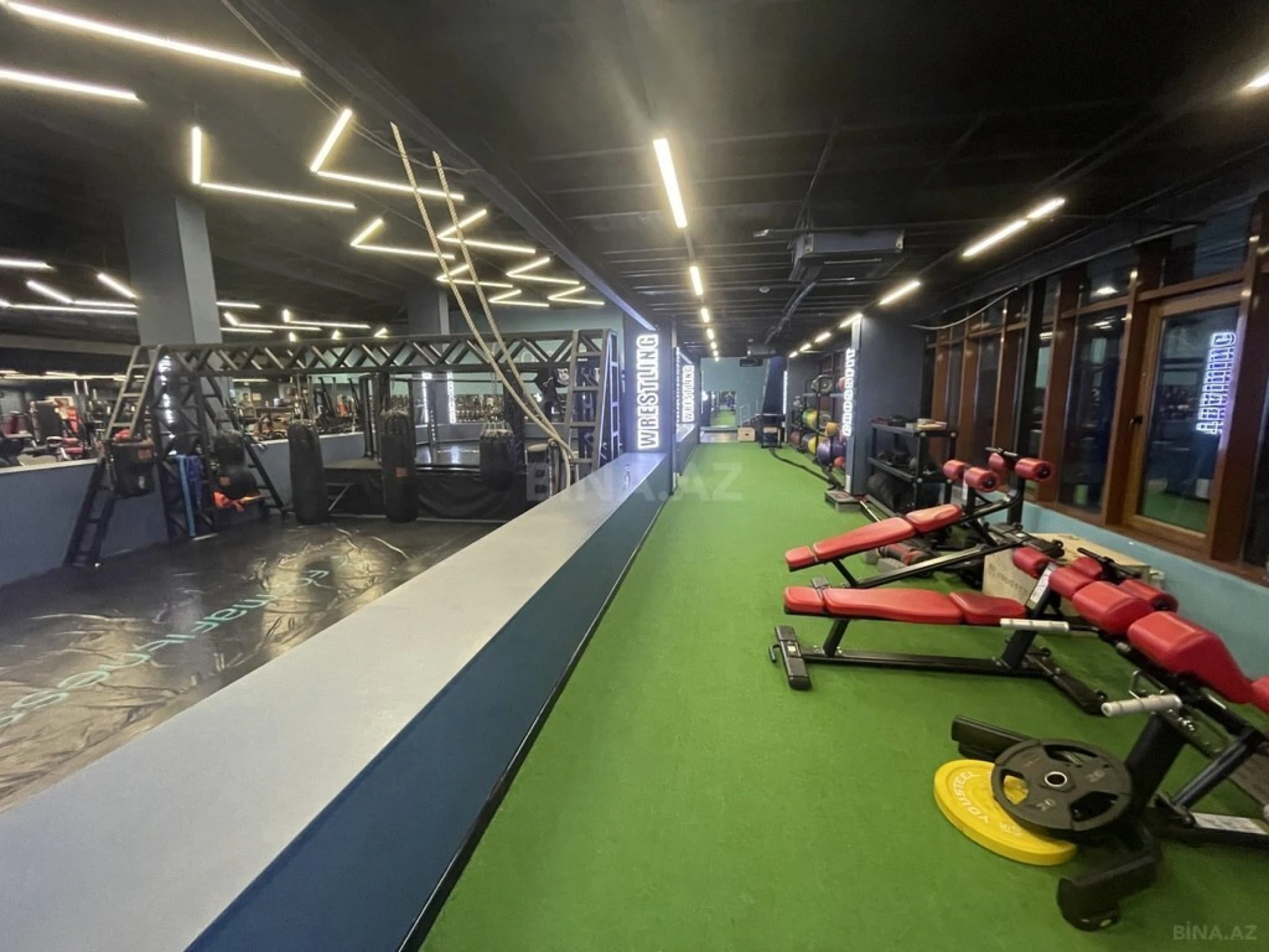 Kirayə verilir 4 otaqlı mənzil 200 m²