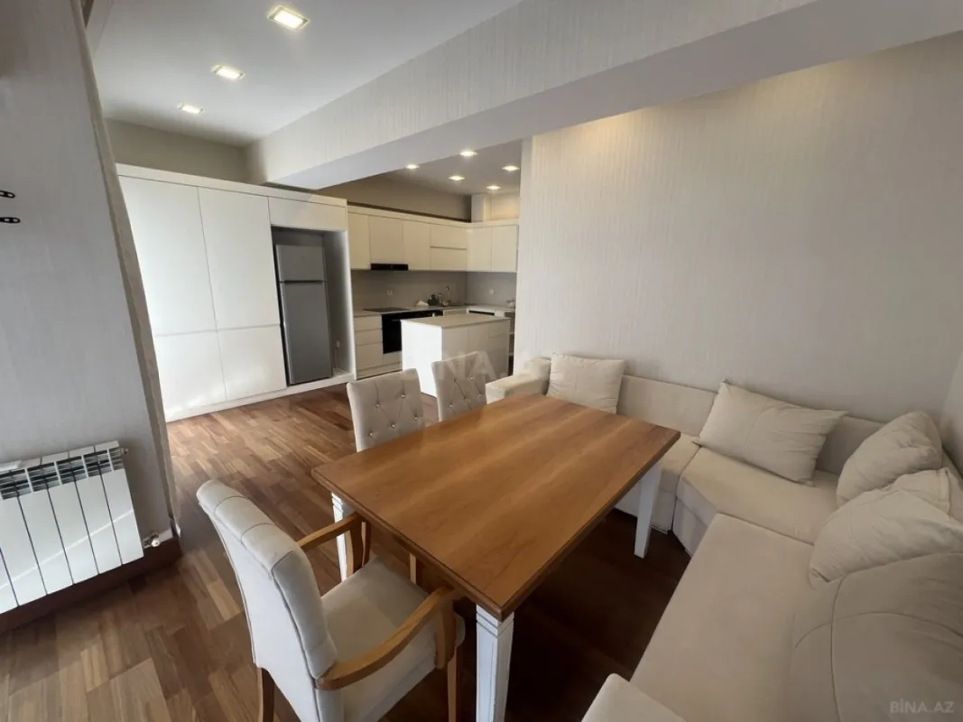 Kirayə verilir 4 otaqlı mənzil 200 m²