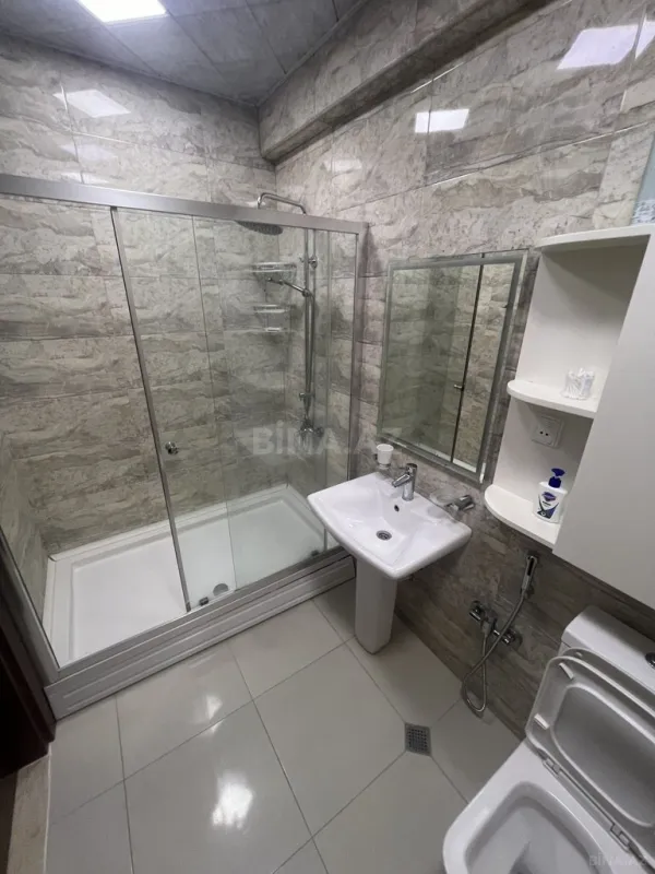 Kirayə verilir 4 otaqlı mənzil 200 m²