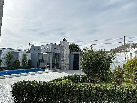 Satılır 5 otaqlı həyət evi 220 m²