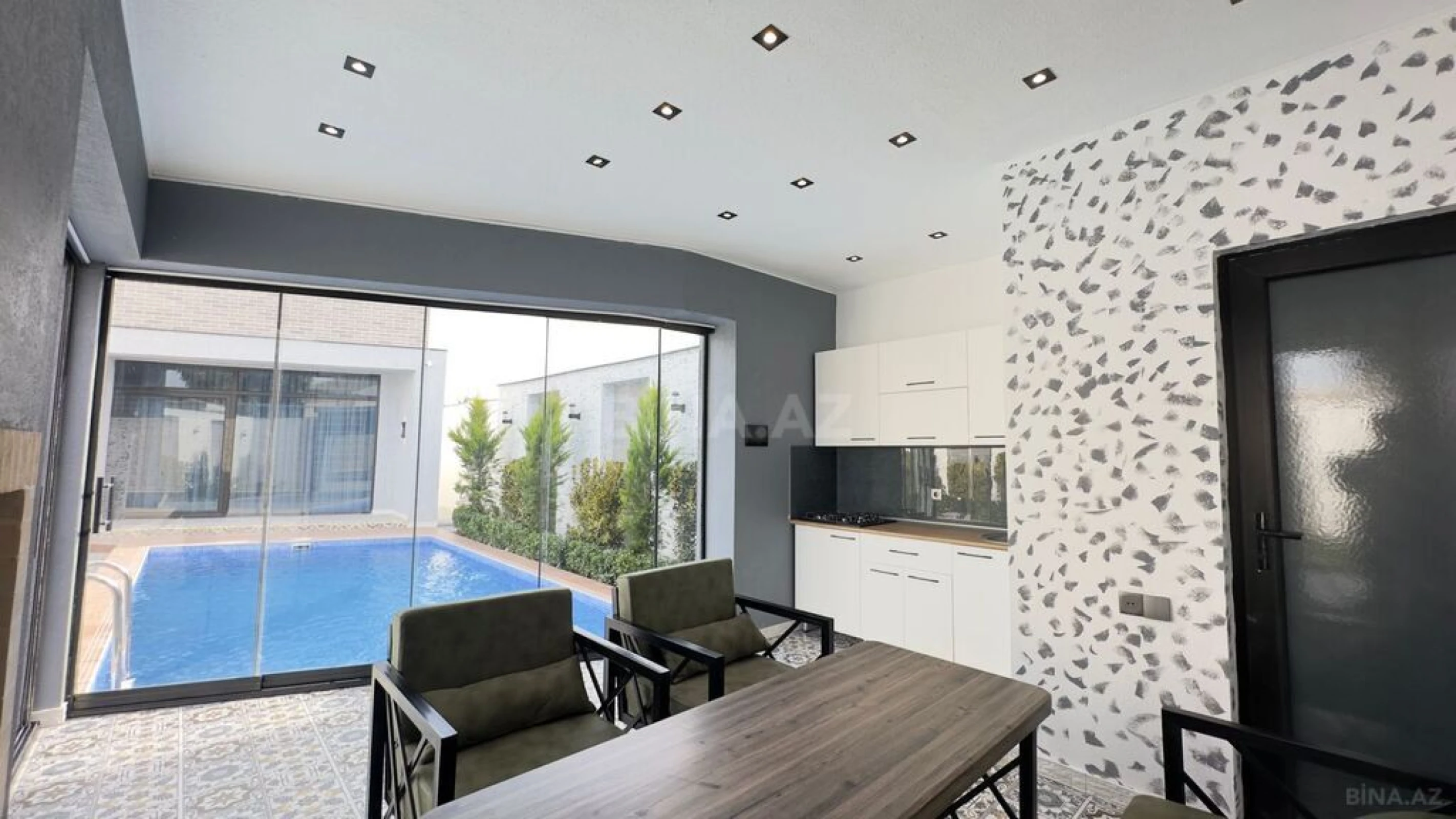 Satılır 5 otaqlı həyət evi 220 m²