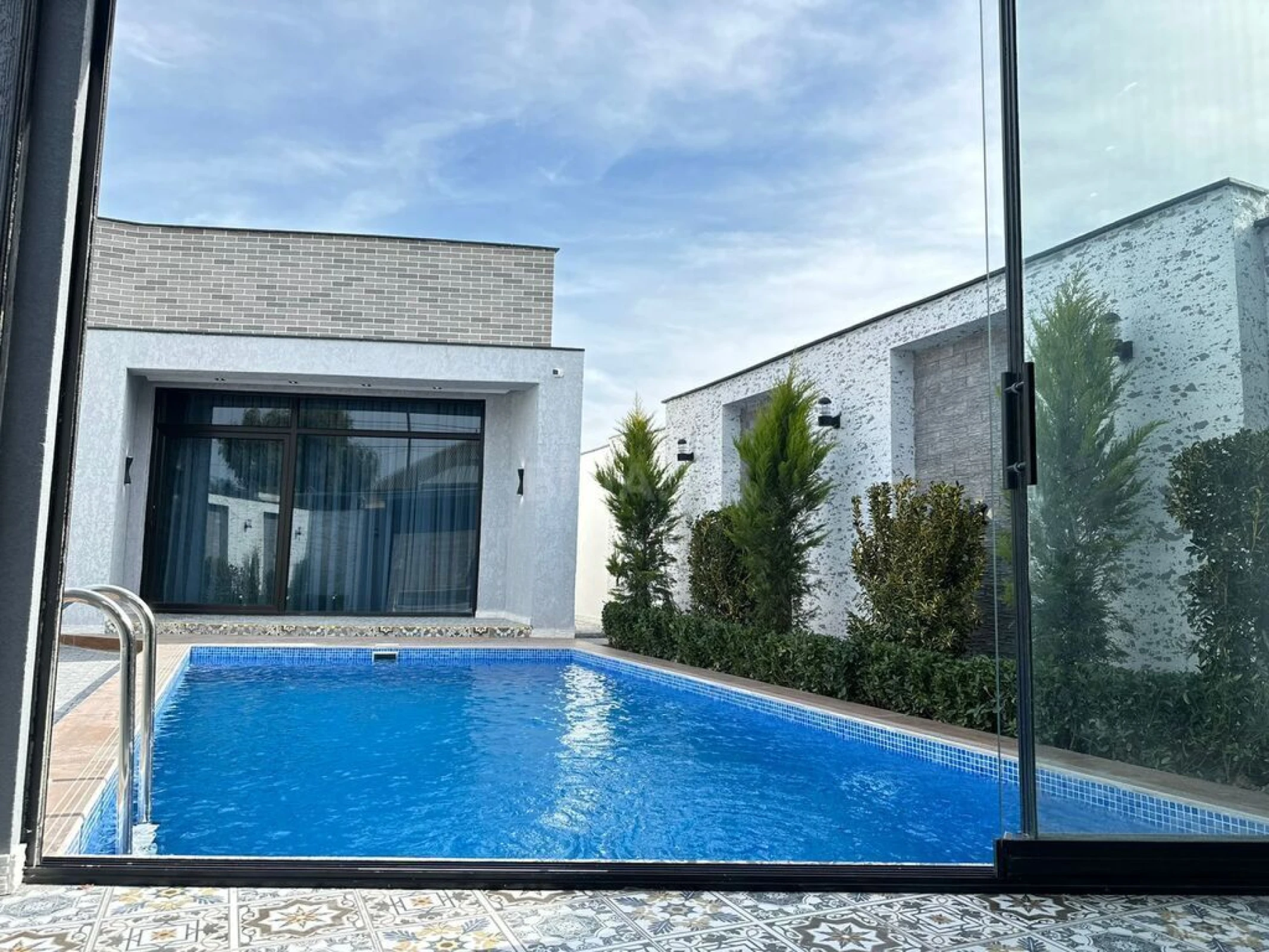 Satılır 5 otaqlı həyət evi 220 m²