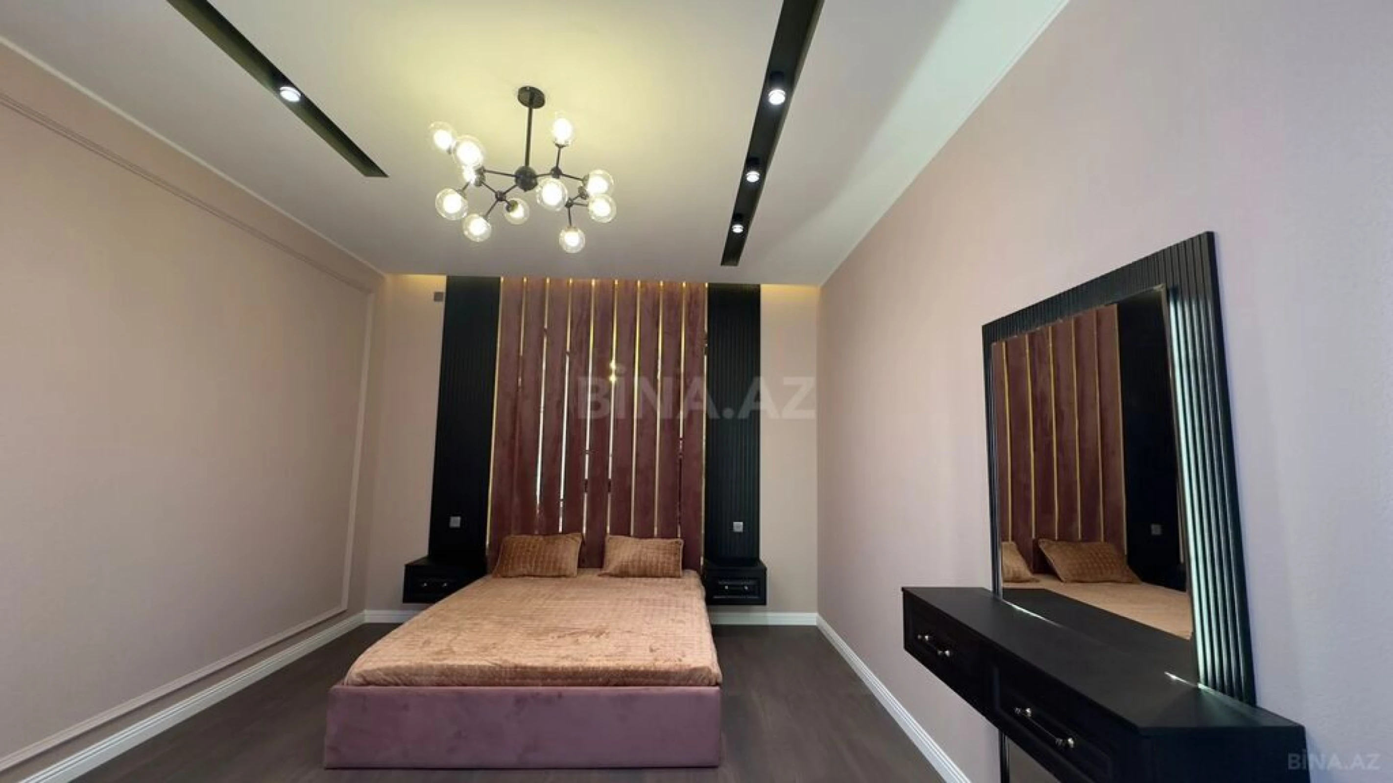 Satılır 5 otaqlı həyət evi 220 m²