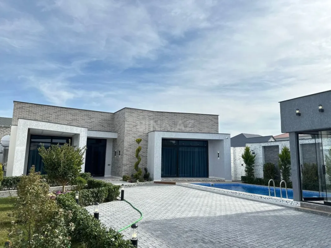 Satılır 5 otaqlı həyət evi 220 m²