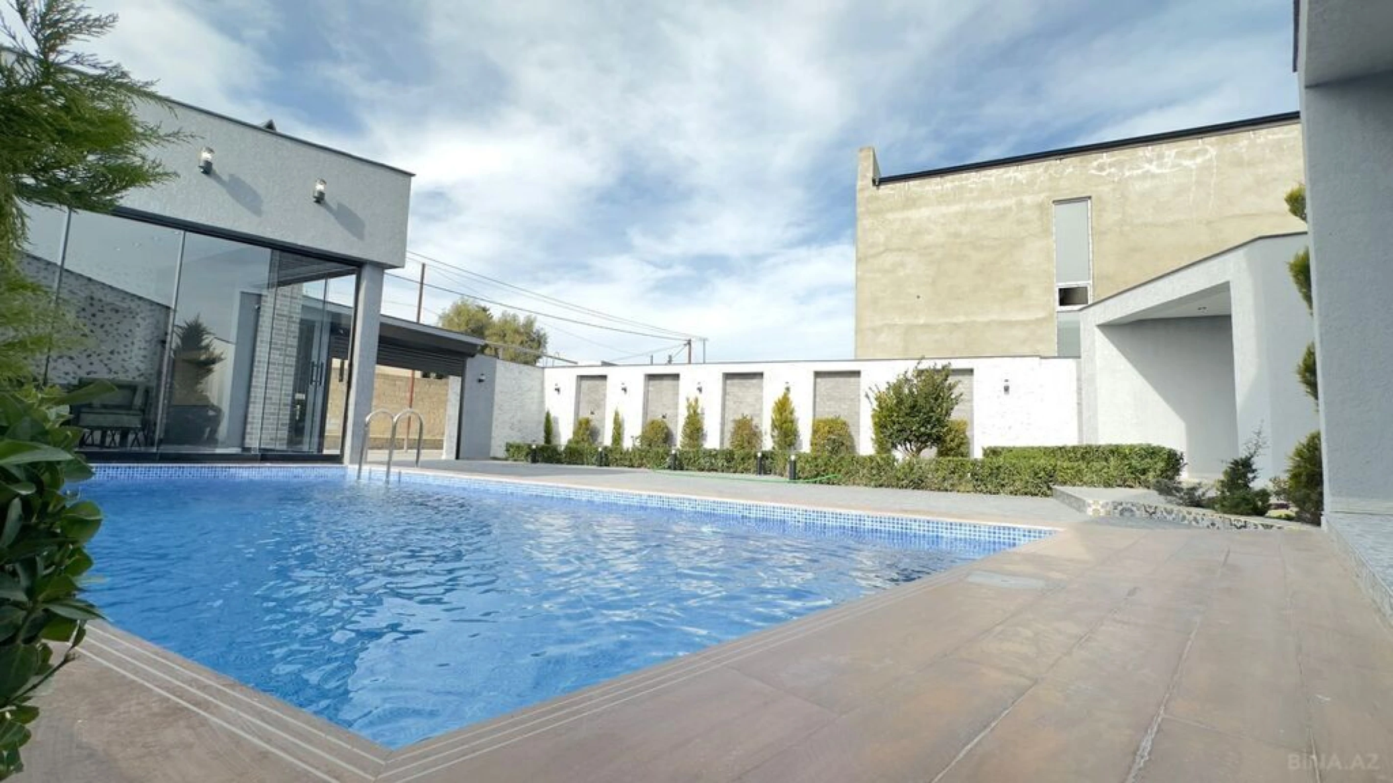 Satılır 5 otaqlı həyət evi 220 m²