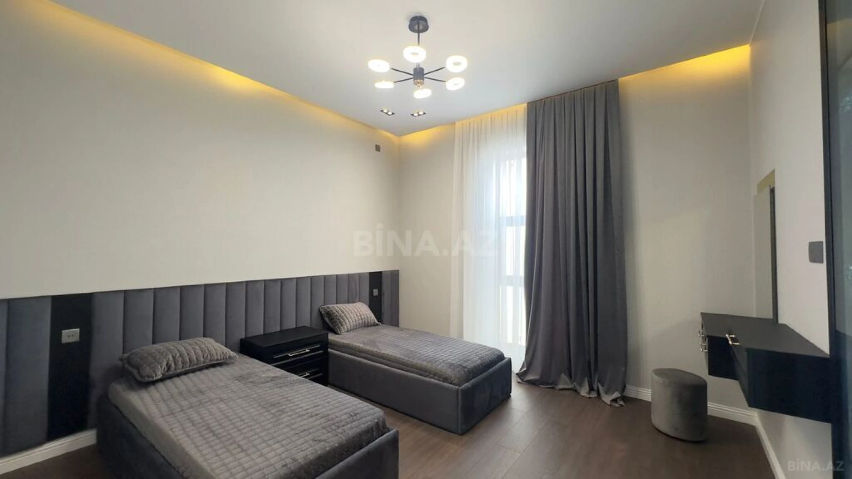 Satılır 5 otaqlı həyət evi 220 m²