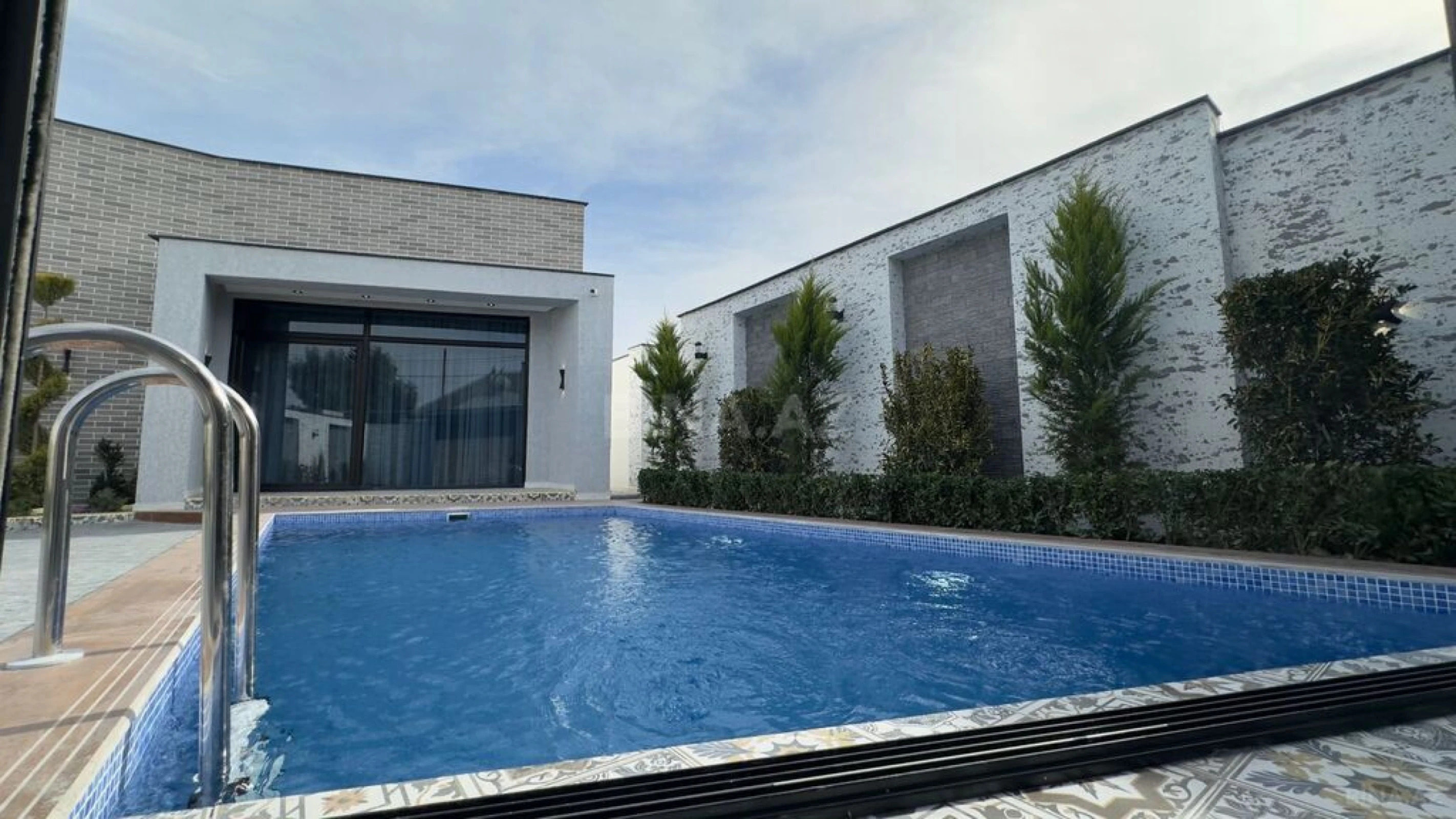 Satılır 5 otaqlı həyət evi 220 m²