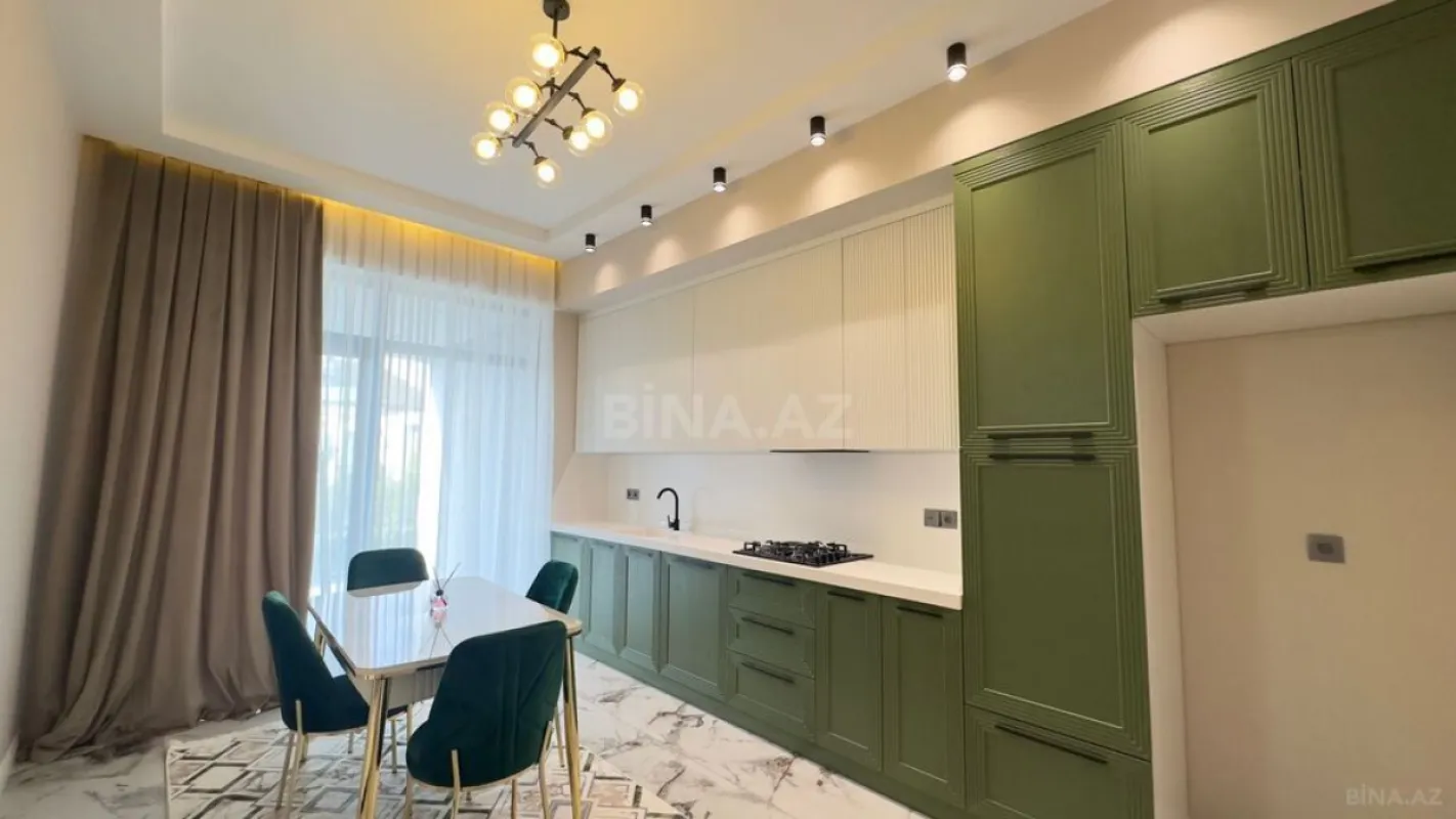 Satılır 5 otaqlı həyət evi 220 m²