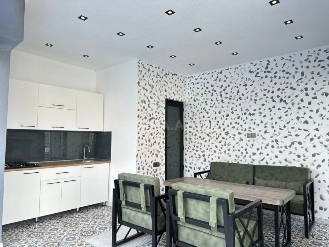 Satılır 5 otaqlı həyət evi 220 m²