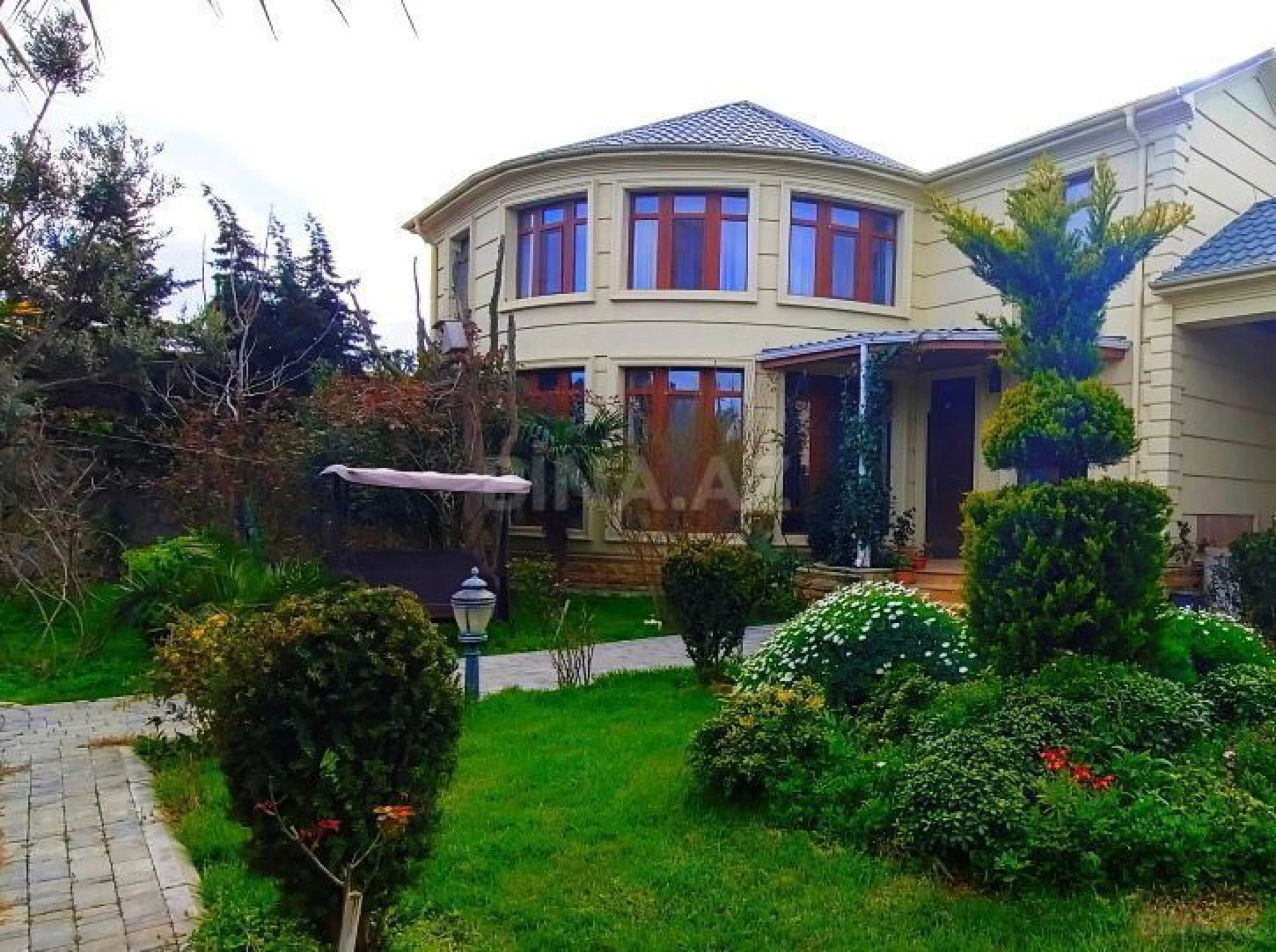 Kirayə verilir 4 otaqlı həyət evi 260 m²