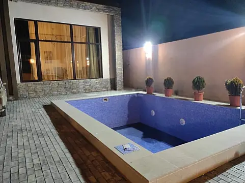 Kirayə verilir 4 otaqlı həyət evi 230 m²