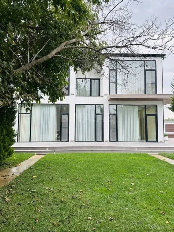 Kirayə verilir 5 otaqlı həyət evi 290 m²