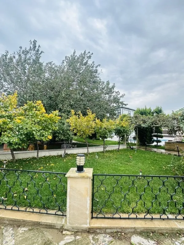 Kirayə verilir 5 otaqlı həyət evi 290 m²