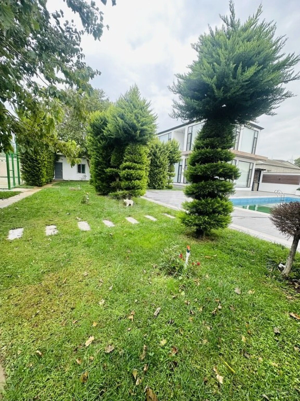 Kirayə verilir 5 otaqlı həyət evi 290 m²