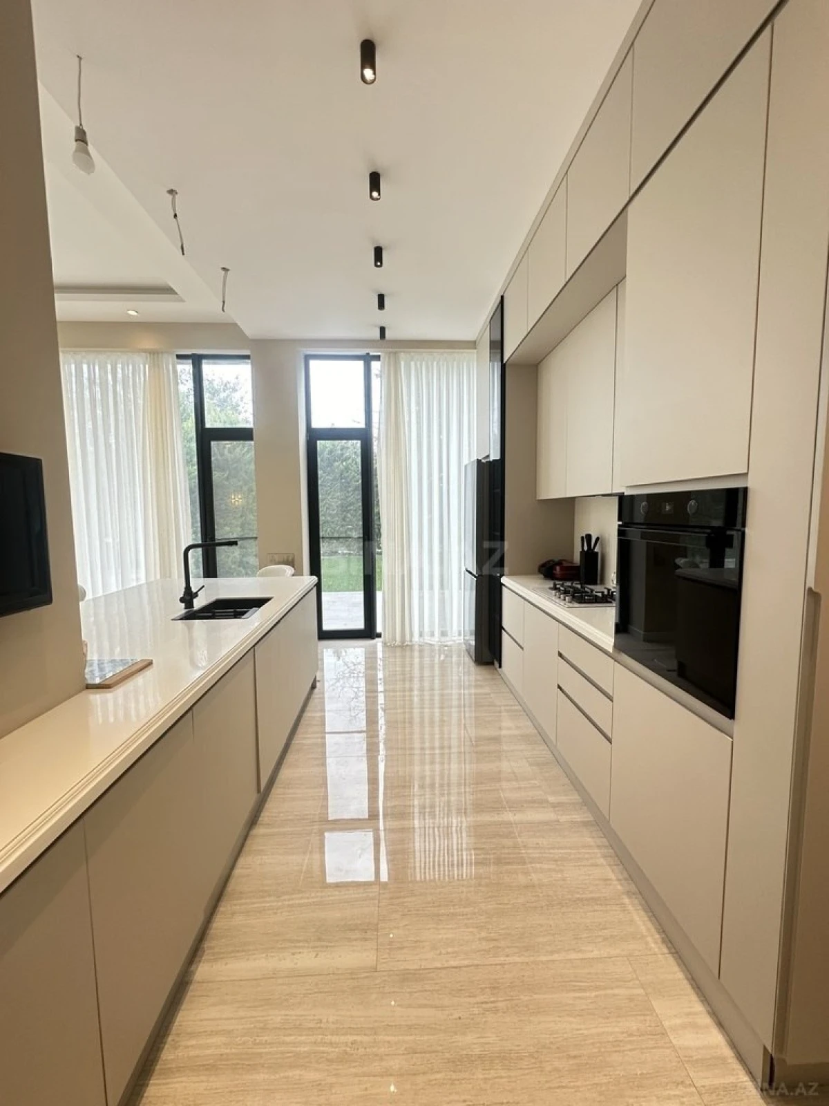 Kirayə verilir 5 otaqlı həyət evi 290 m²