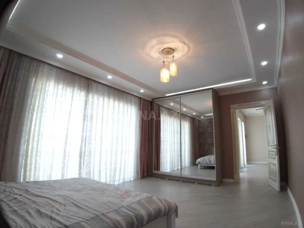 Satılır 5 otaqlı həyət evi 280 m²