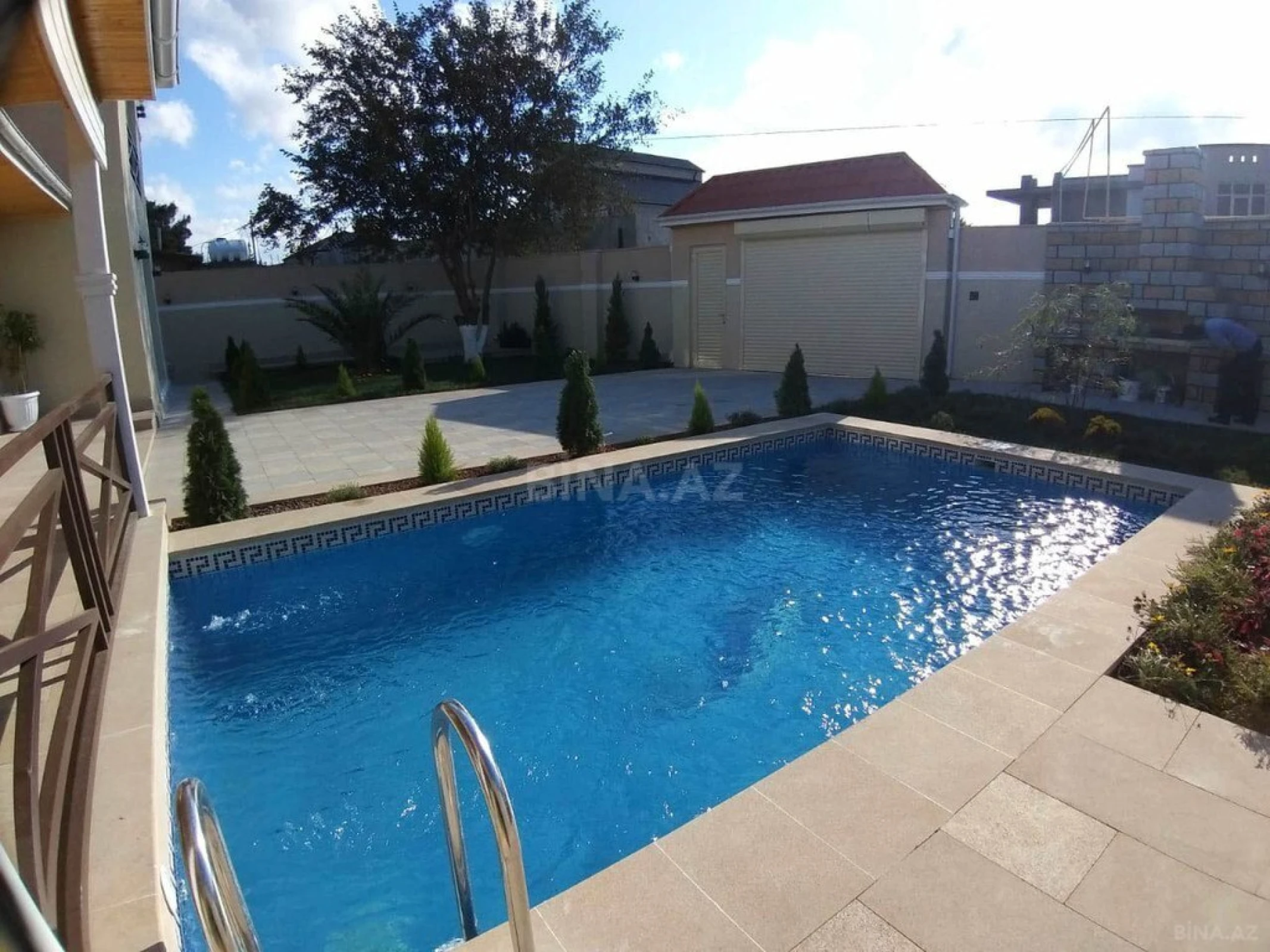 Satılır 5 otaqlı həyət evi 280 m²