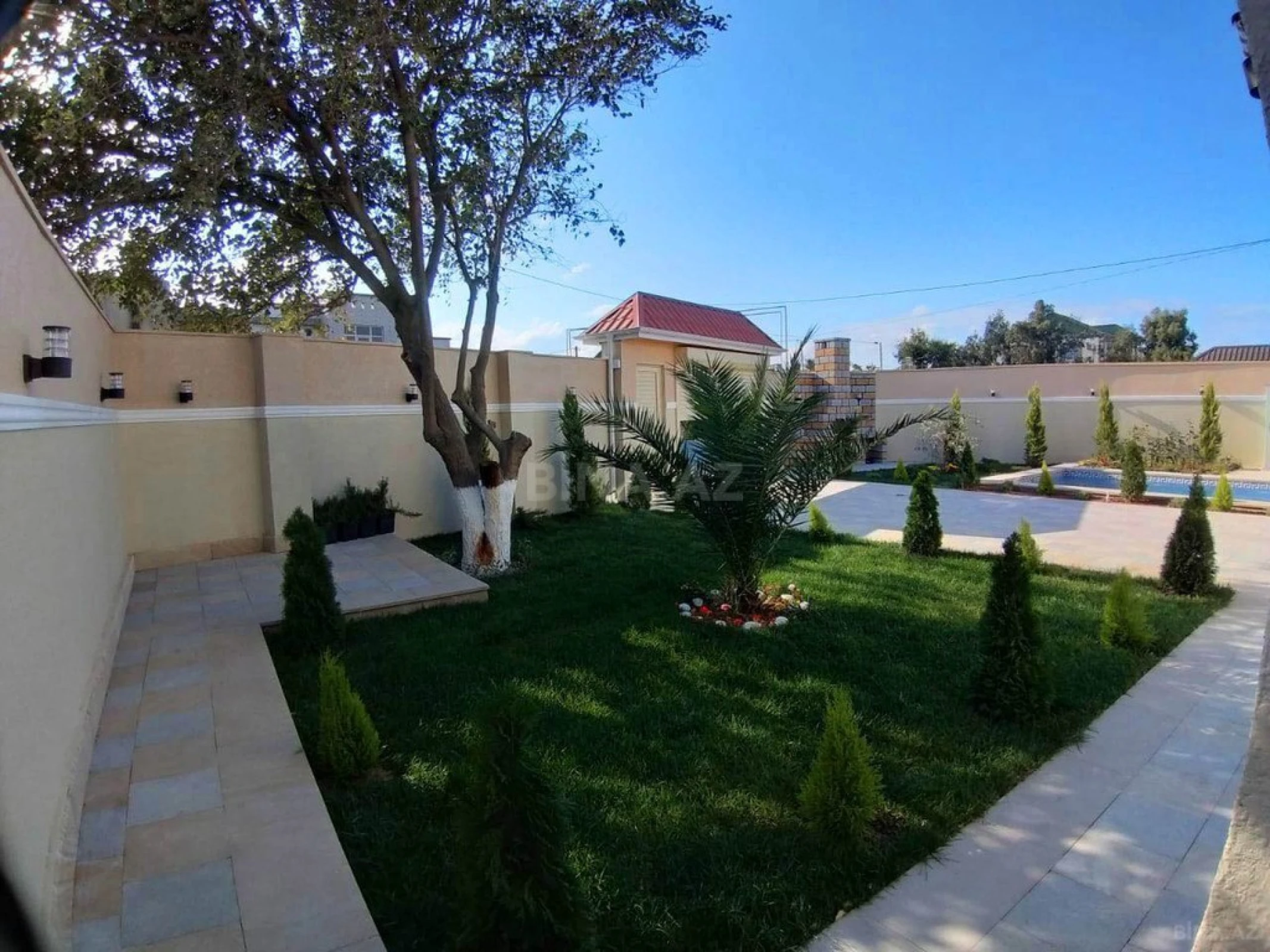 Satılır 5 otaqlı həyət evi 280 m²