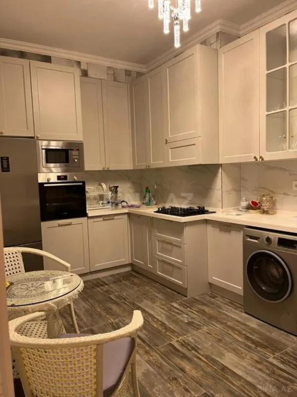 Satılır 3 otaqlı mənzil 126 m²