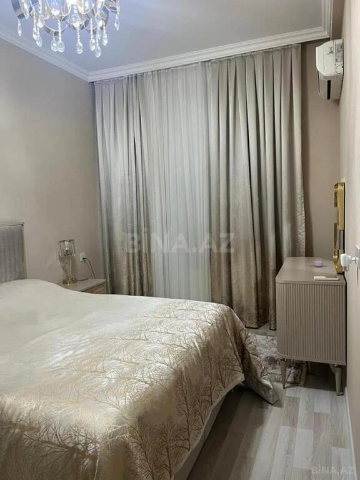 Satılır 3 otaqlı mənzil 126 m²