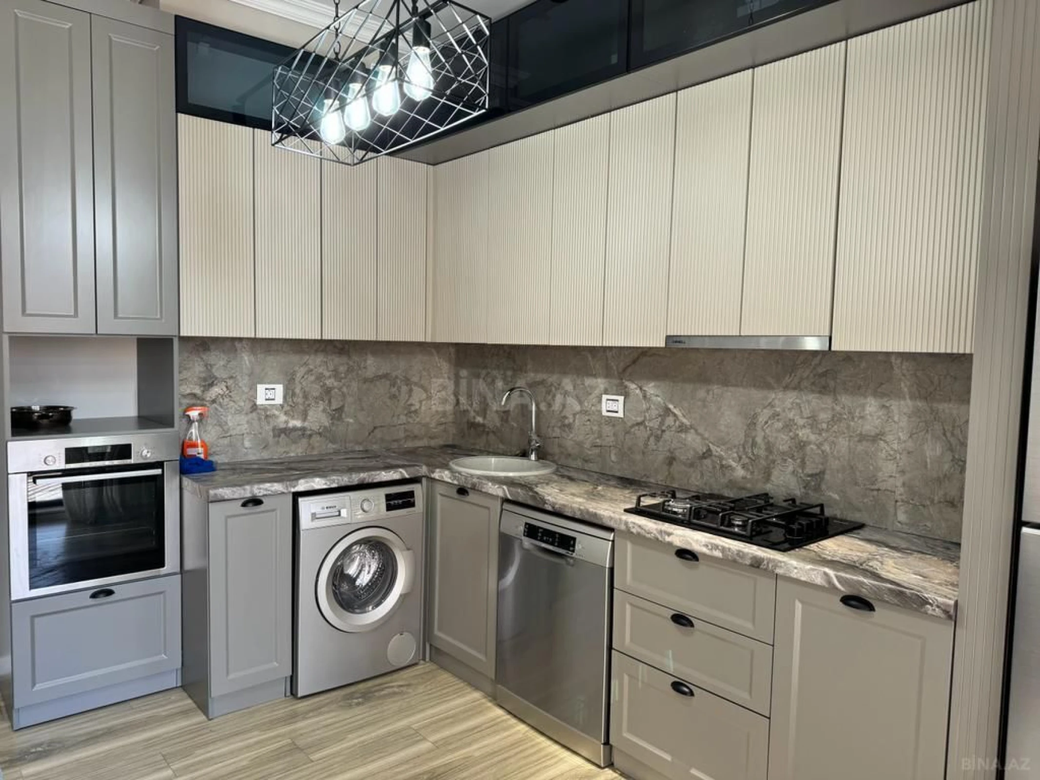 Kirayə verilir 3 otaqlı mənzil 117 m²