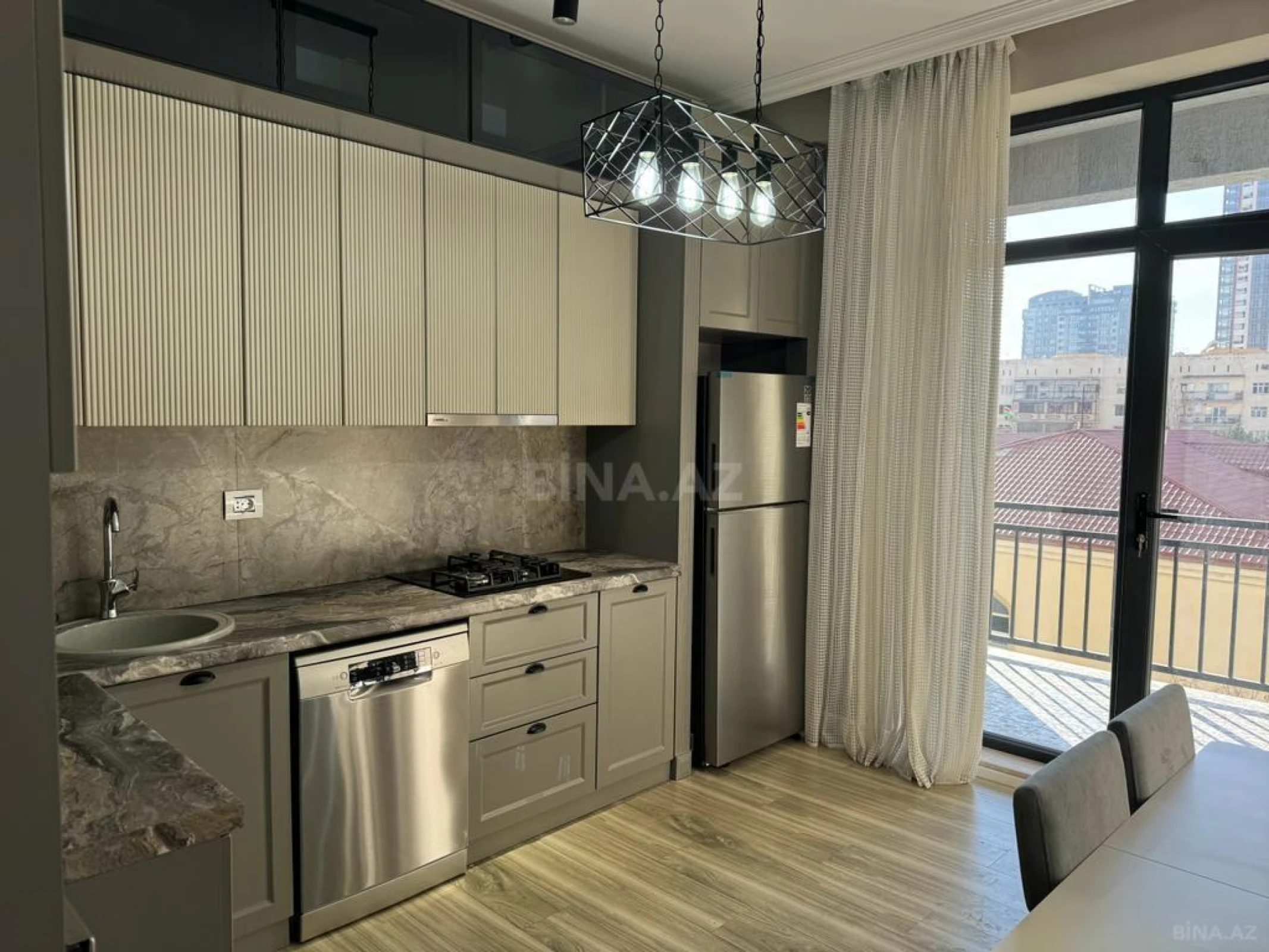 Kirayə verilir 3 otaqlı mənzil 117 m²