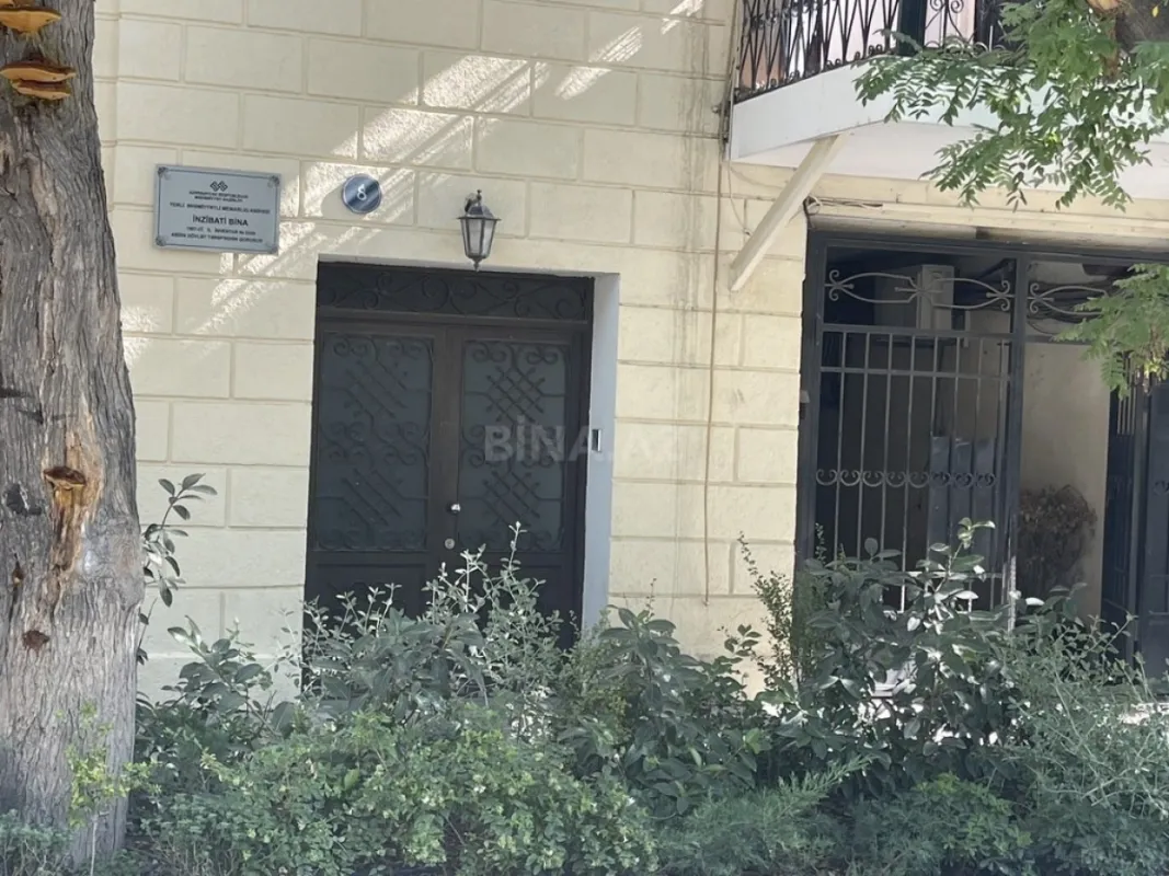 Satılır 5 otaqlı mənzil 180 m²