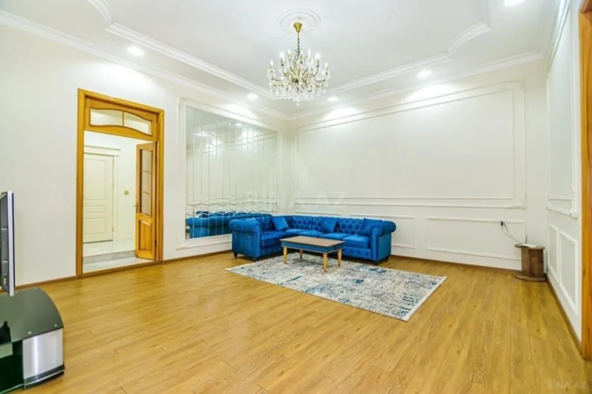 Satılır 5 otaqlı mənzil 180 m²