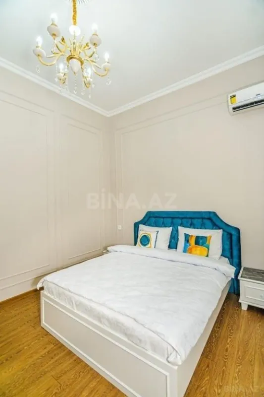 Satılır 5 otaqlı mənzil 180 m²