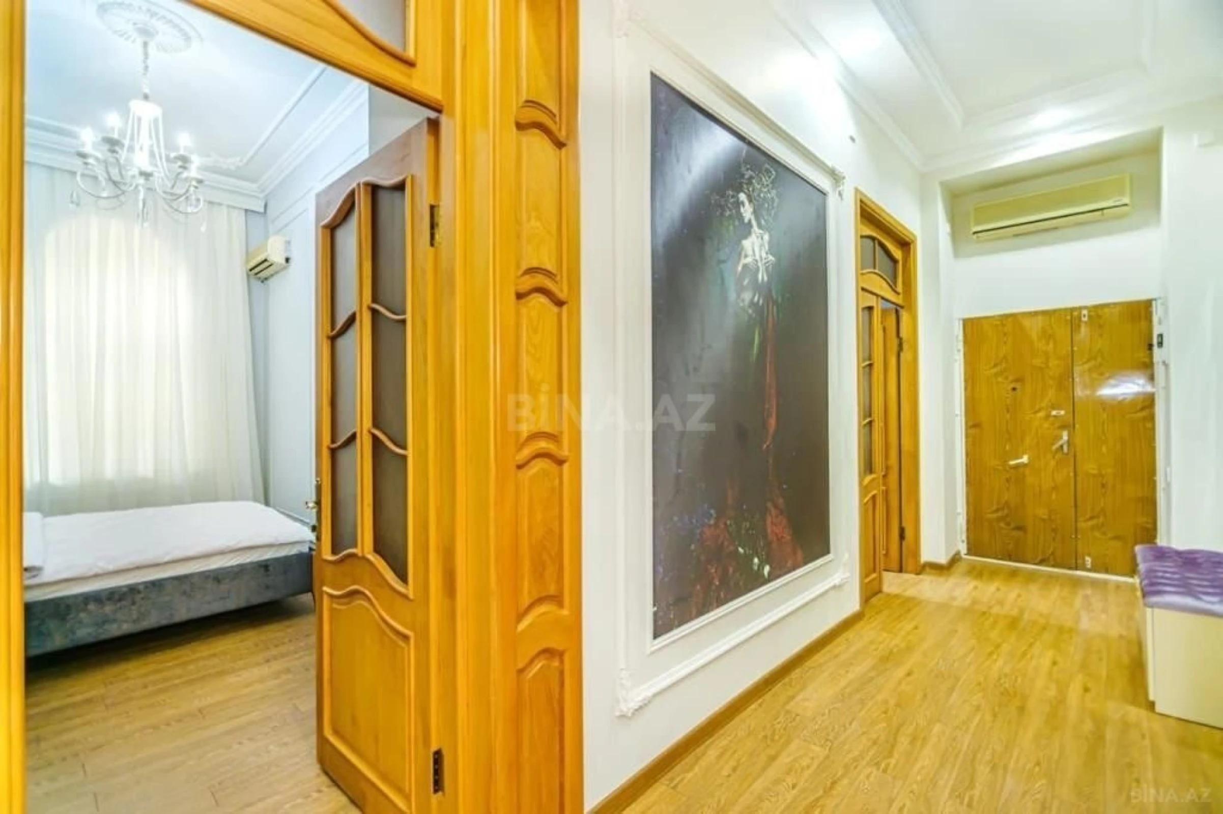 Satılır 5 otaqlı mənzil 180 m²
