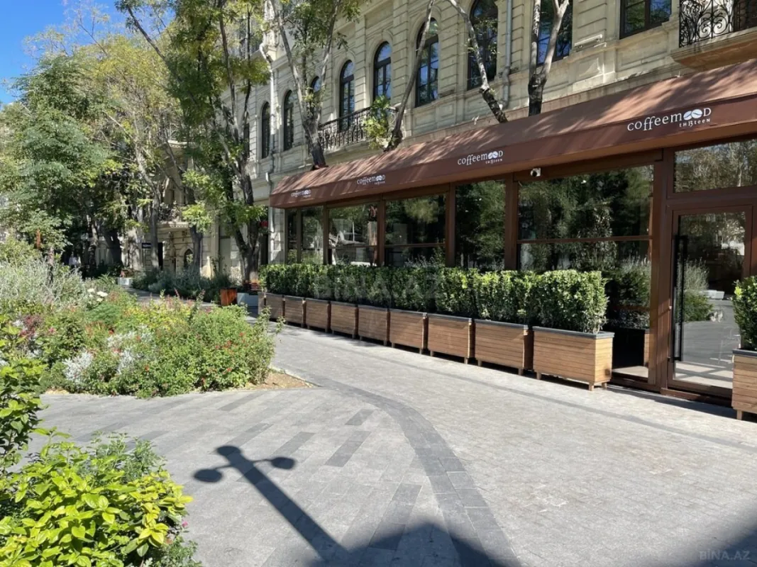 Satılır 5 otaqlı mənzil 180 m²