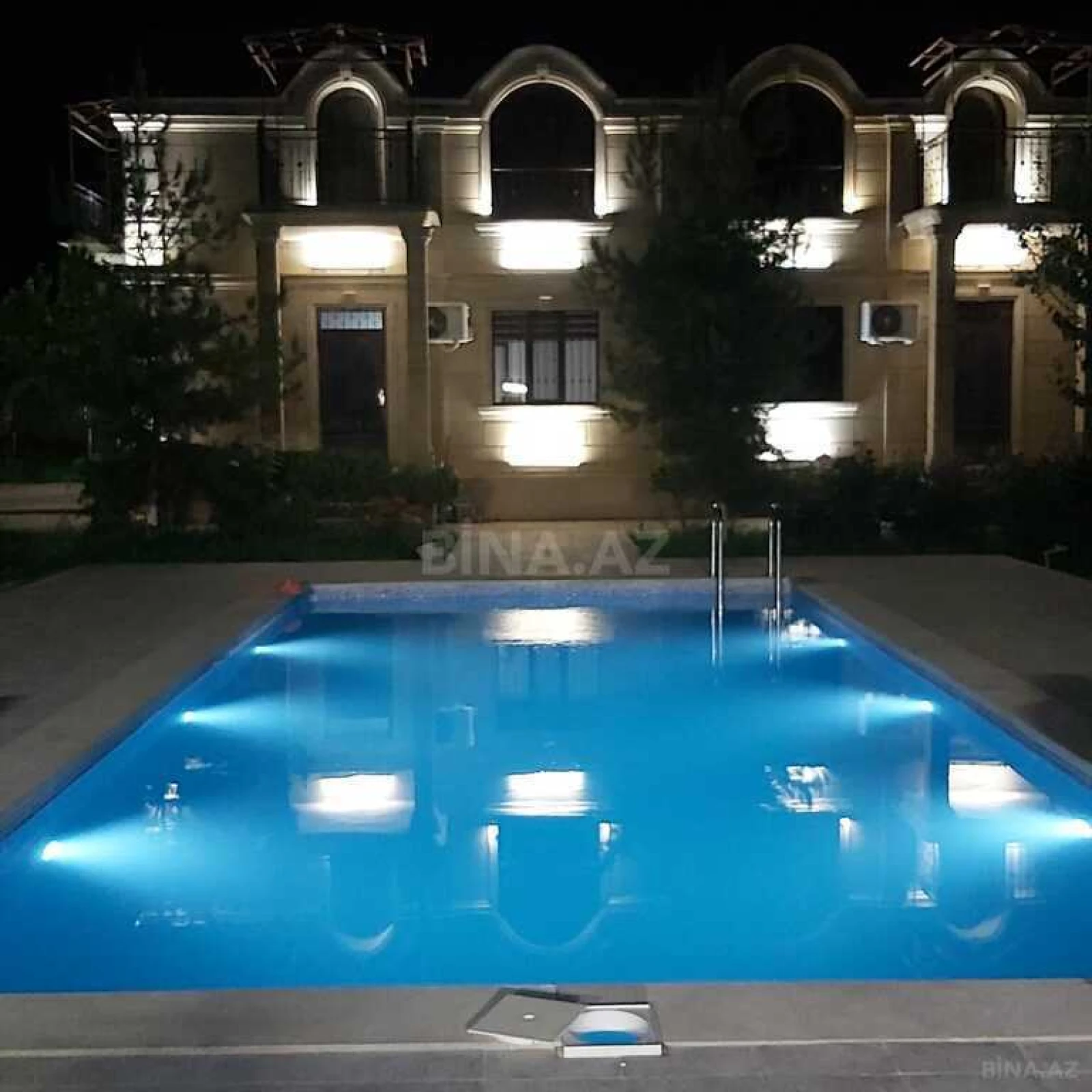 Satılır 8 otaqlı həyət evi 267 m²