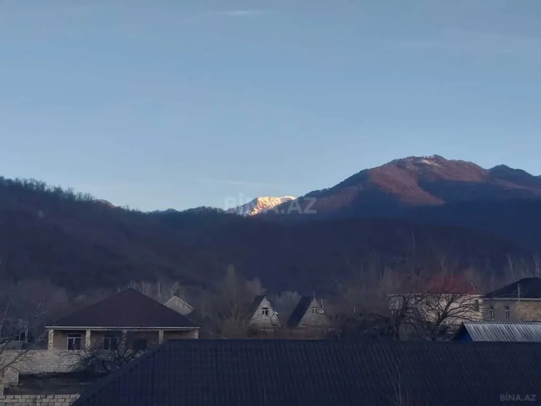 Satılır 8 otaqlı həyət evi 267 m²