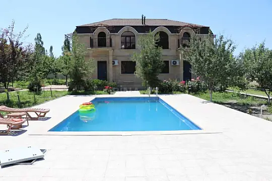 Satılır 8 otaqlı həyət evi 267 m² — Qəbələ 8 otaq 267.00 m²