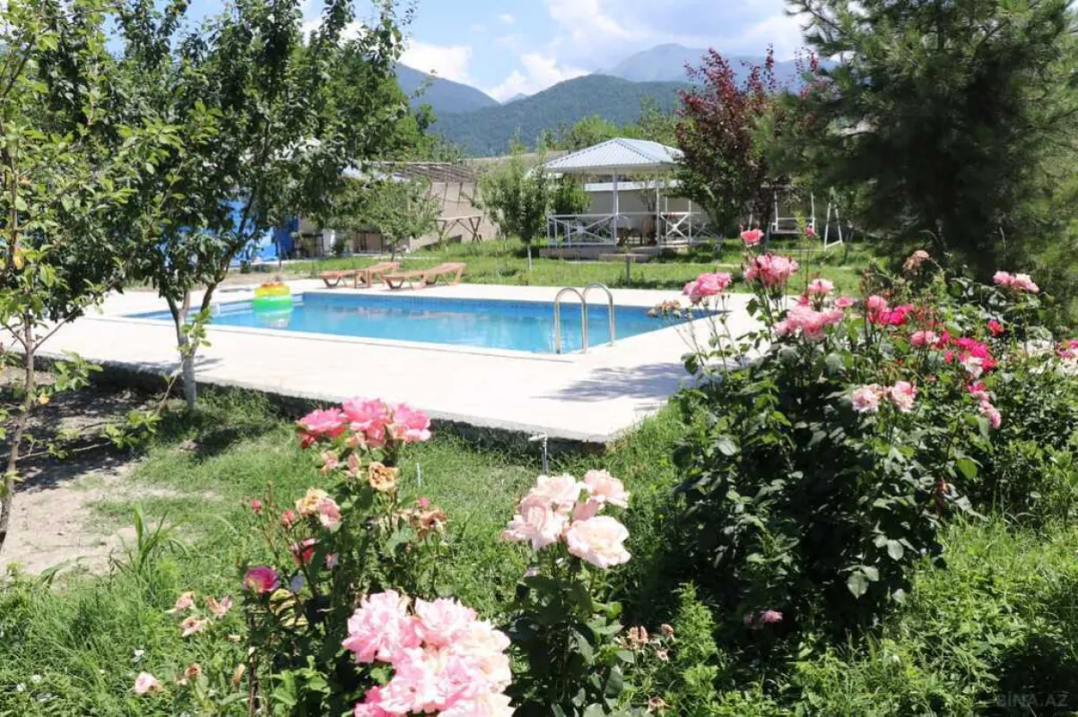 Satılır 8 otaqlı həyət evi 267 m²