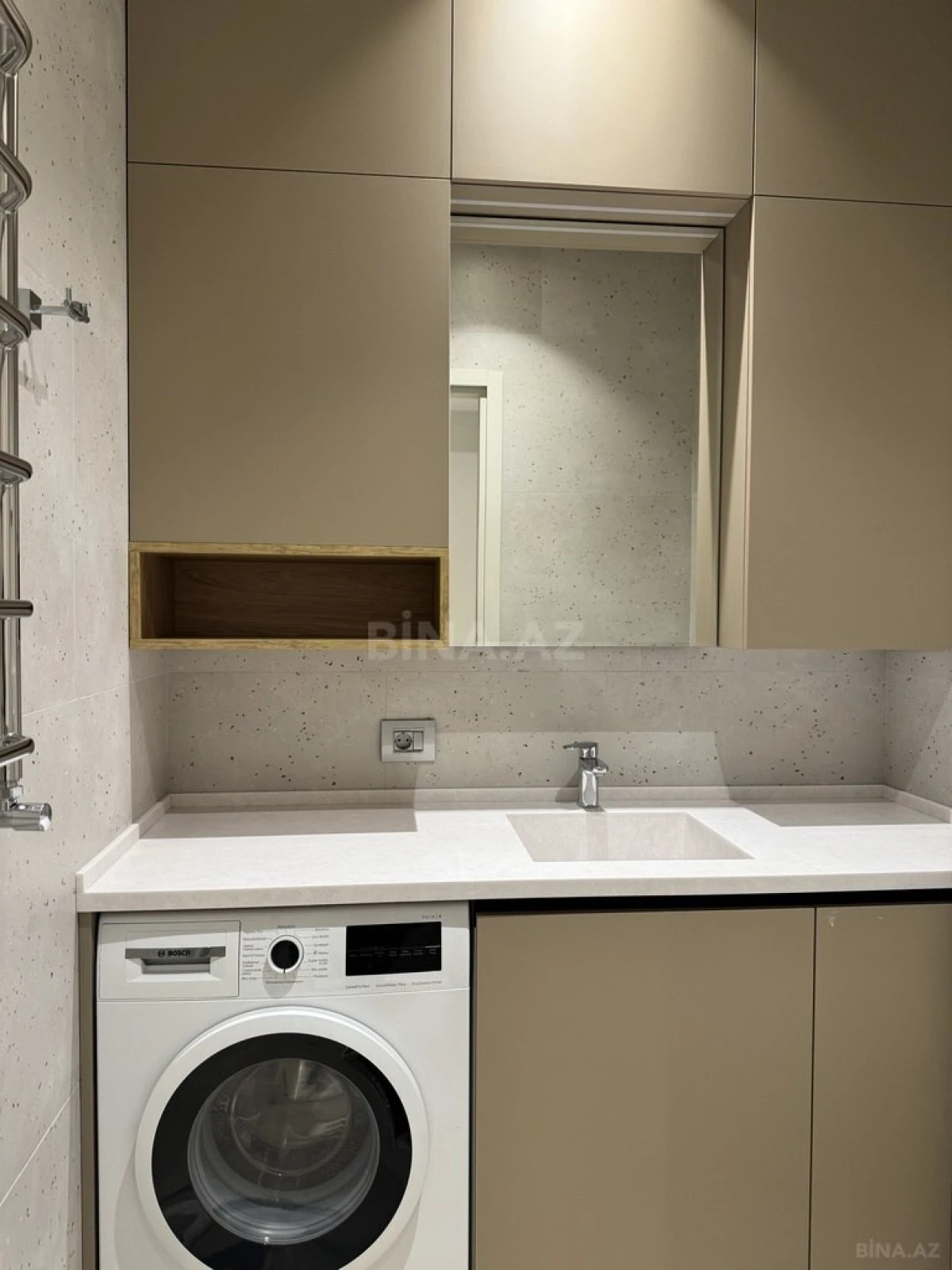 Satılır 4 otaqlı mənzil 155 m²