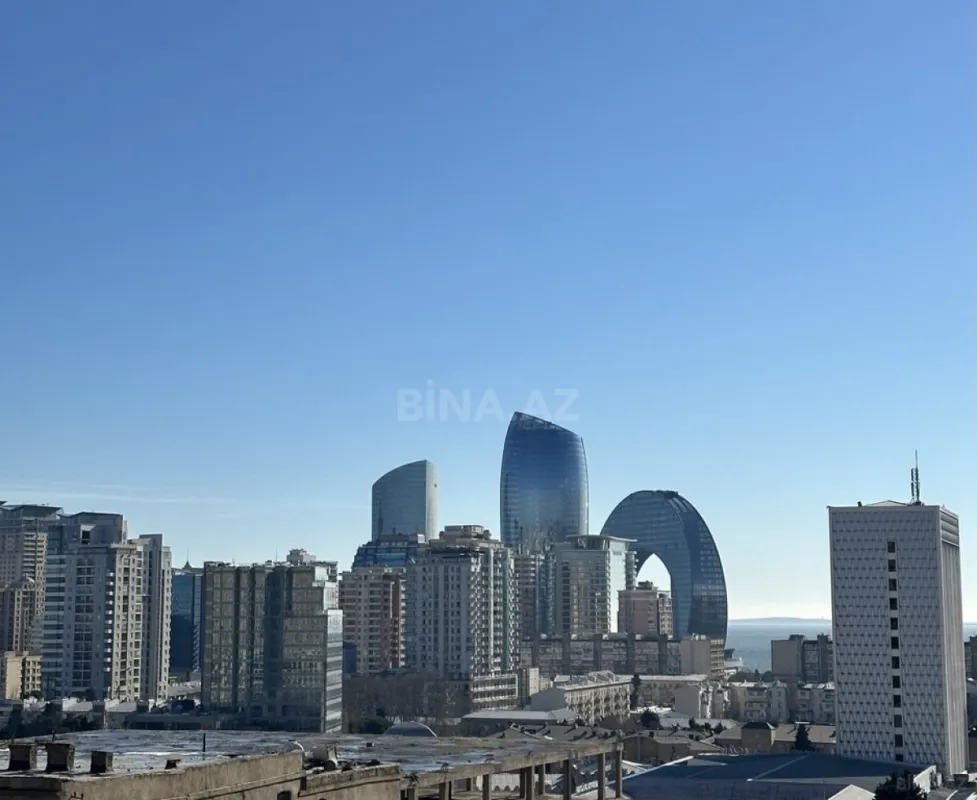 Satılır 4 otaqlı mənzil 155 m²