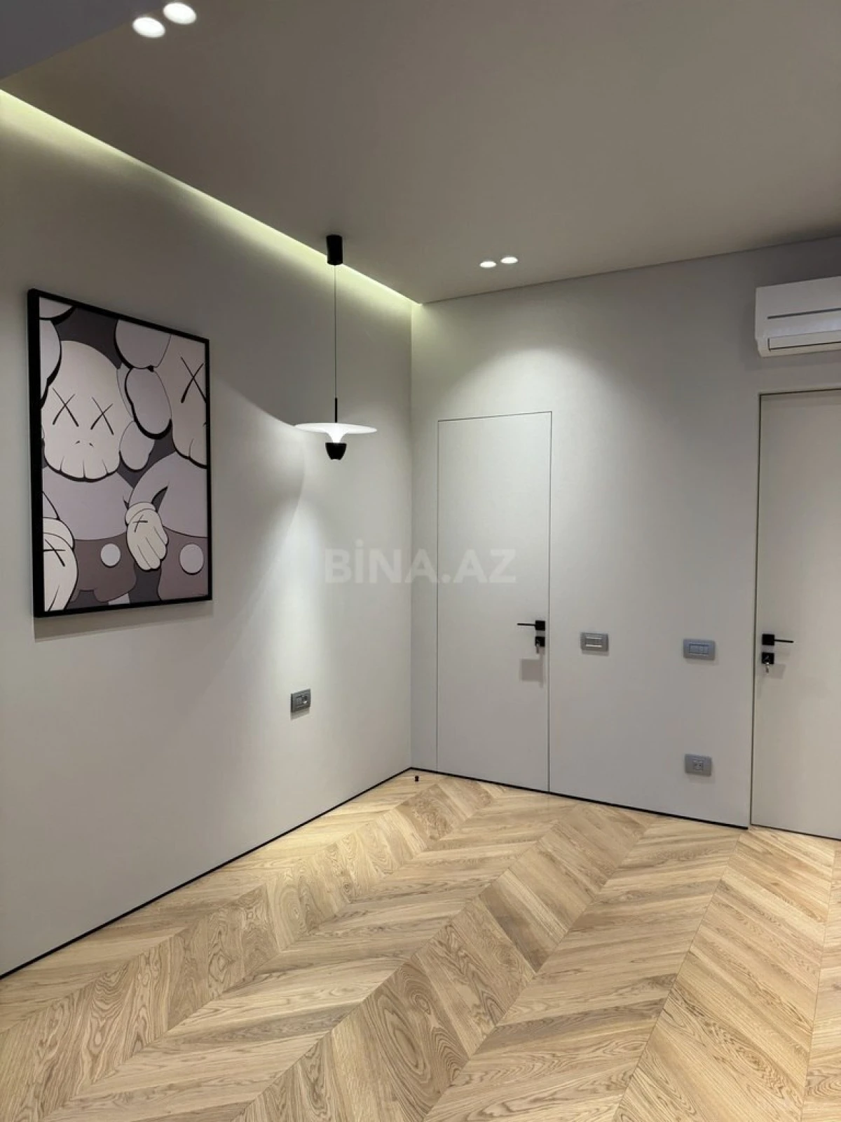 Satılır 4 otaqlı mənzil 155 m²