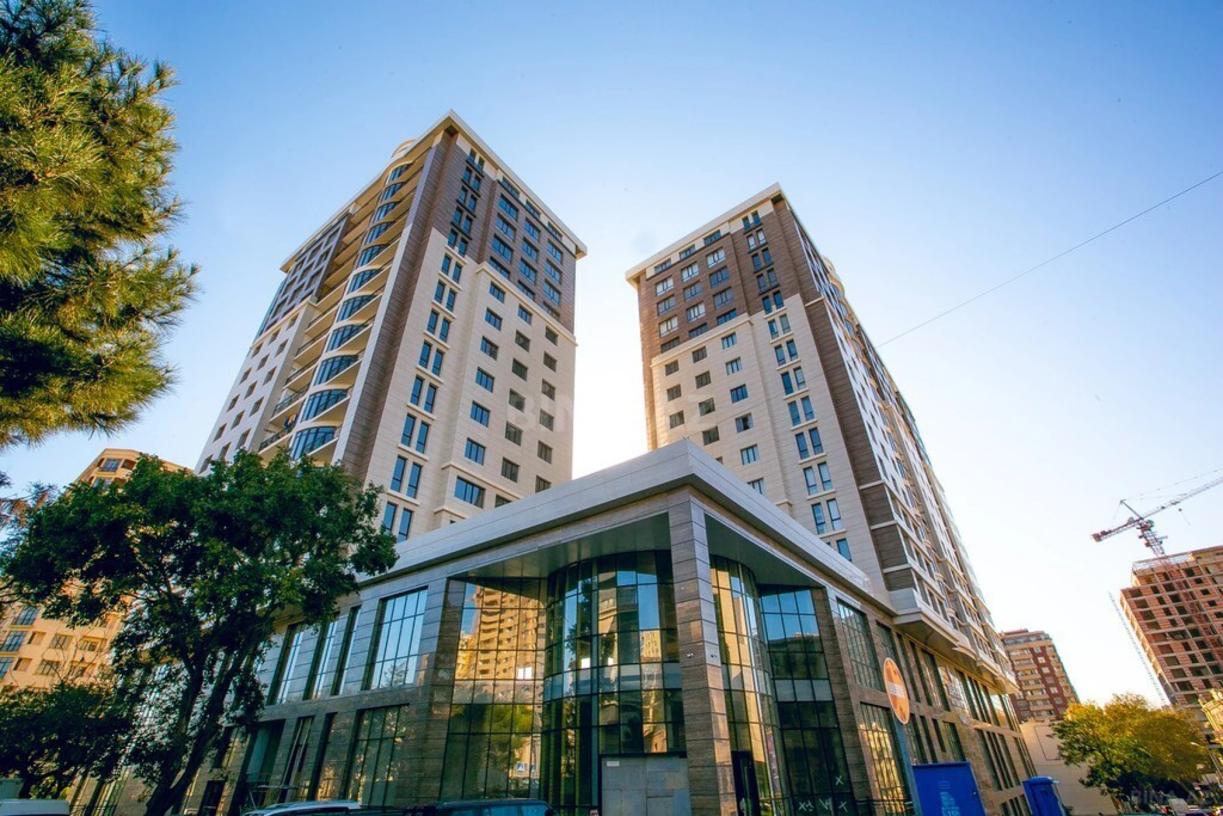 Satılır 4 otaqlı mənzil 155 m²