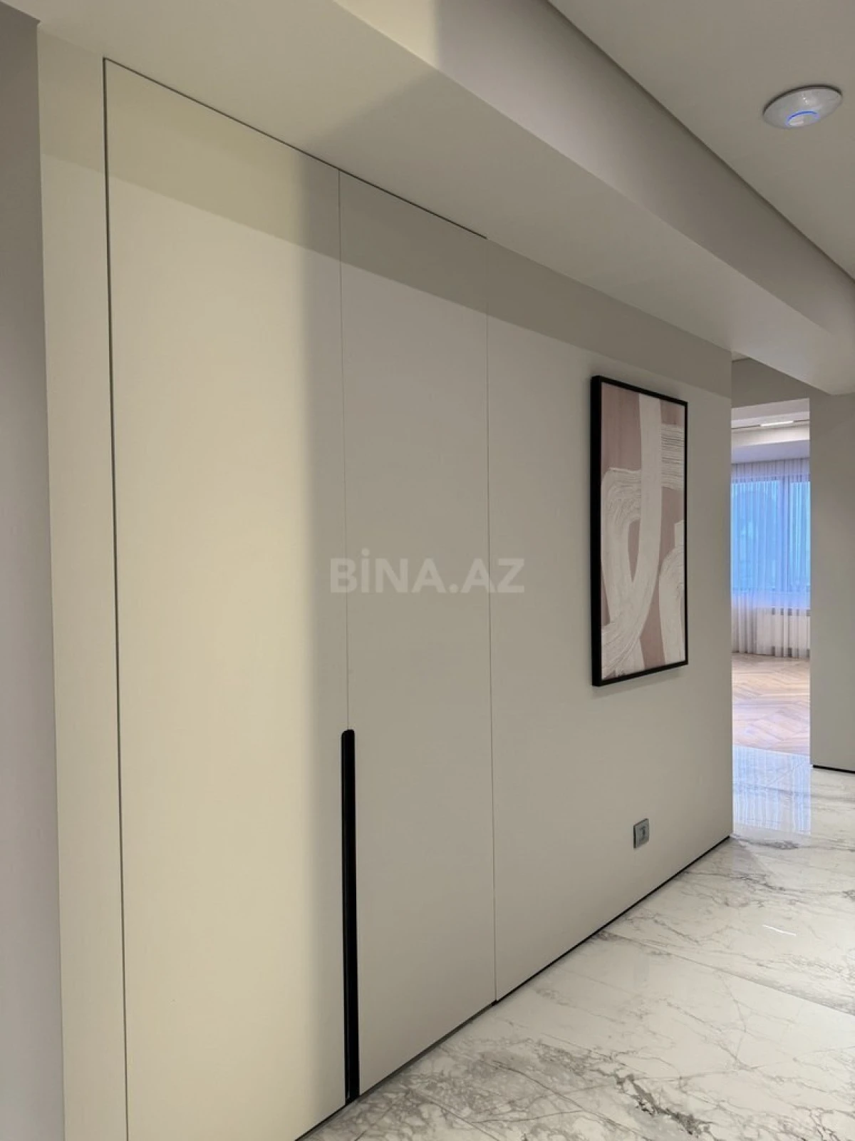 Satılır 4 otaqlı mənzil 155 m²