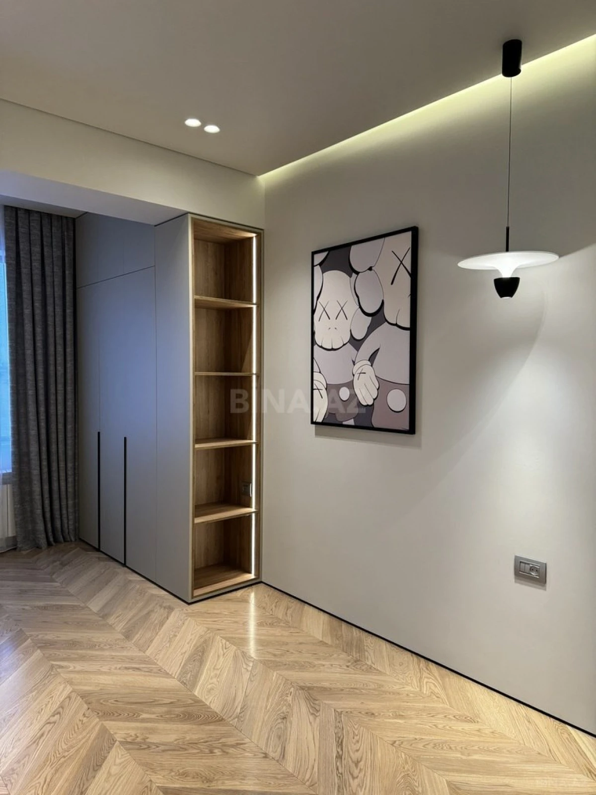 Satılır 4 otaqlı mənzil 155 m²