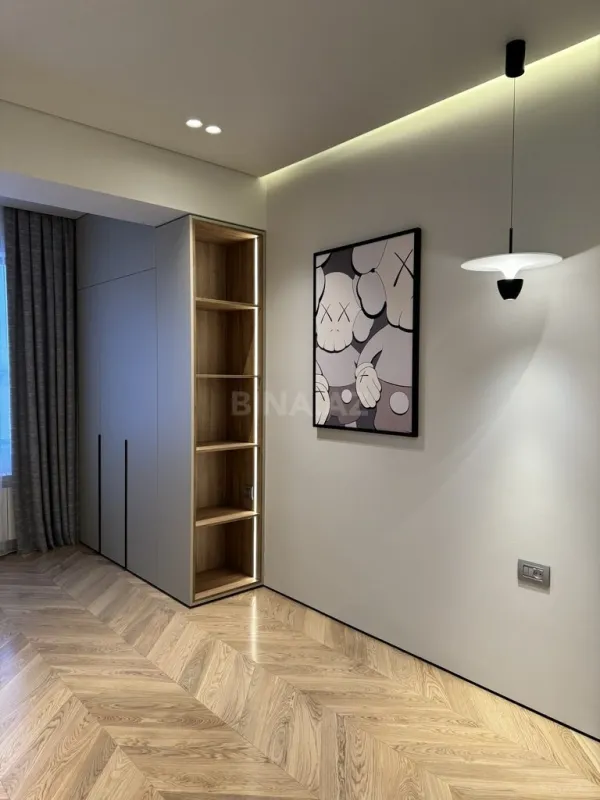 Satılır 4 otaqlı mənzil 155 m²