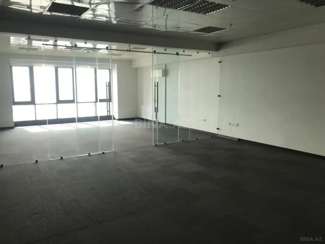 Satılır 6 otaqlı ofis 272 m²