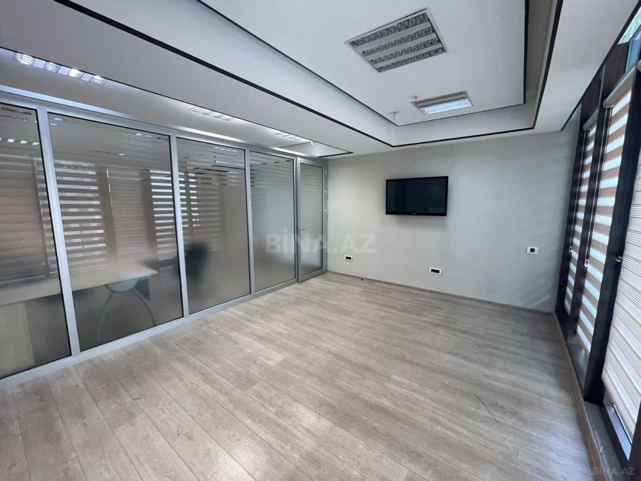 Satılır 6 otaqlı ofis 272 m²