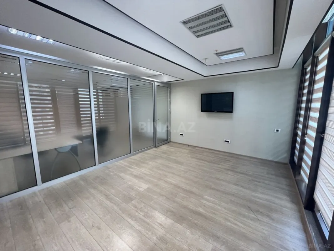 Satılır 6 otaqlı ofis 272 m²