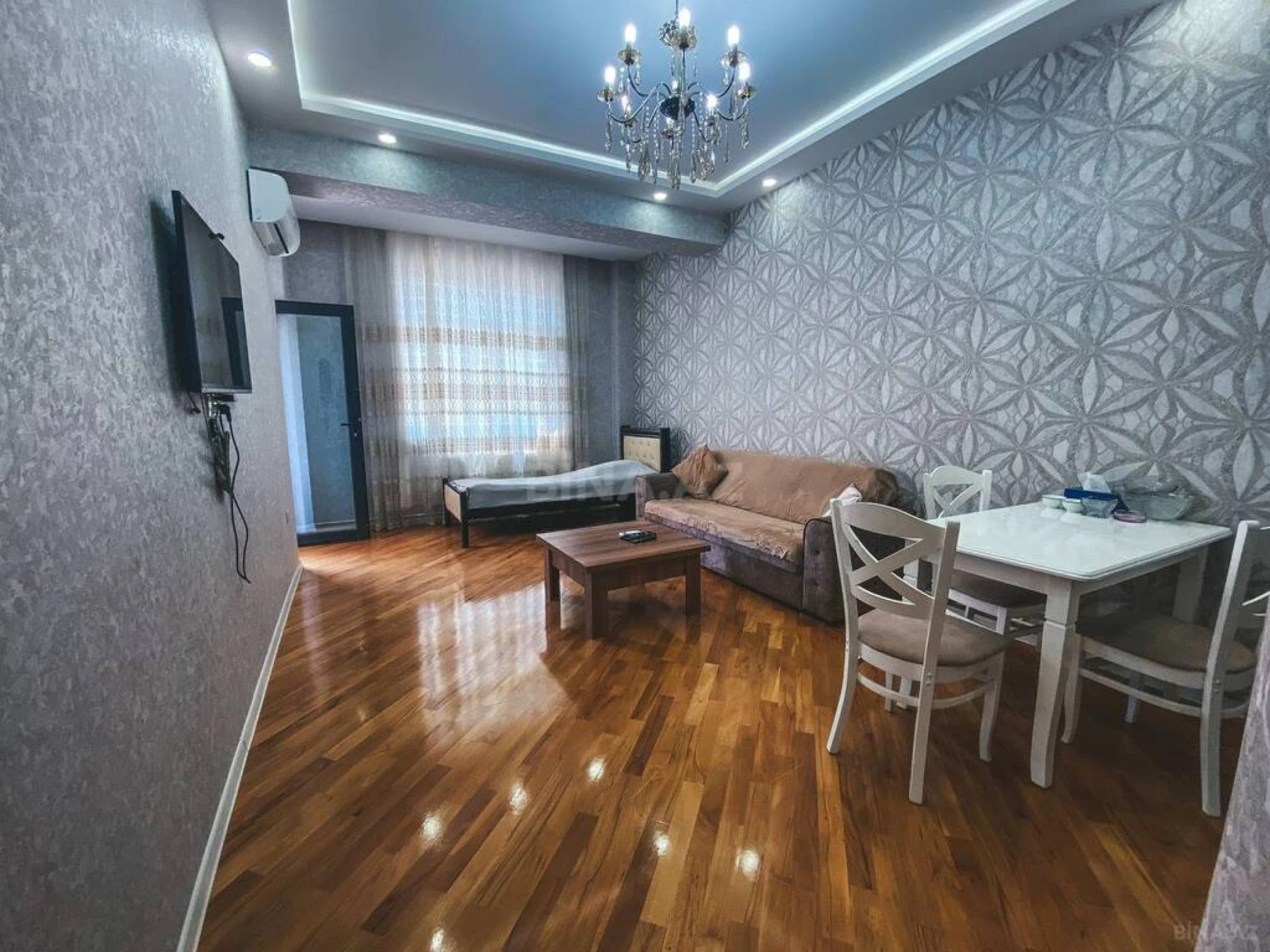 Kirayə verilir 2 otaqlı mənzil 84 m²