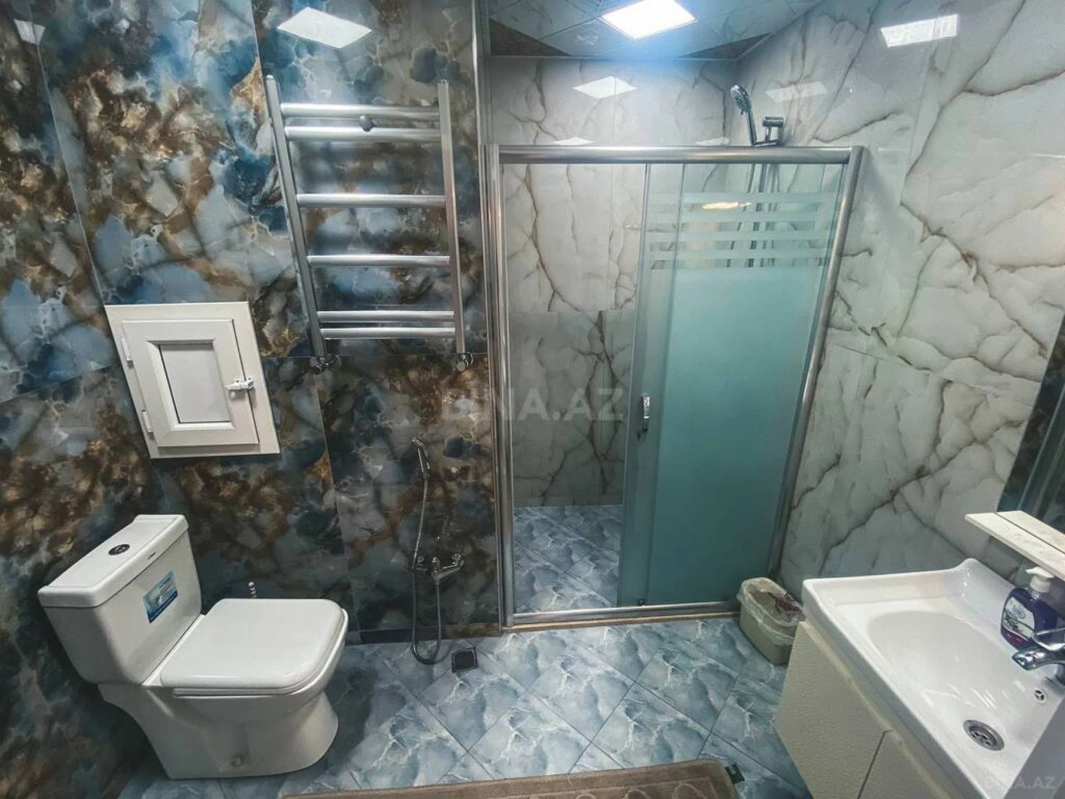 Kirayə verilir 2 otaqlı mənzil 84 m²