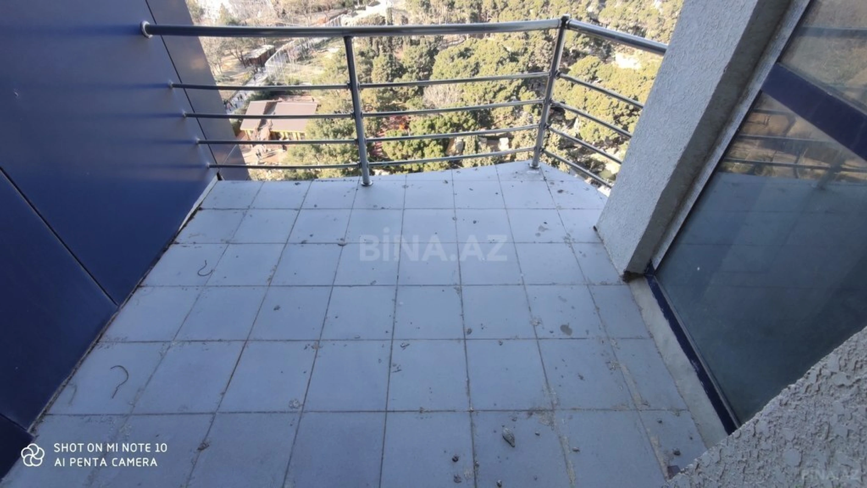Satılır 5 otaqlı mənzil 385 m²
