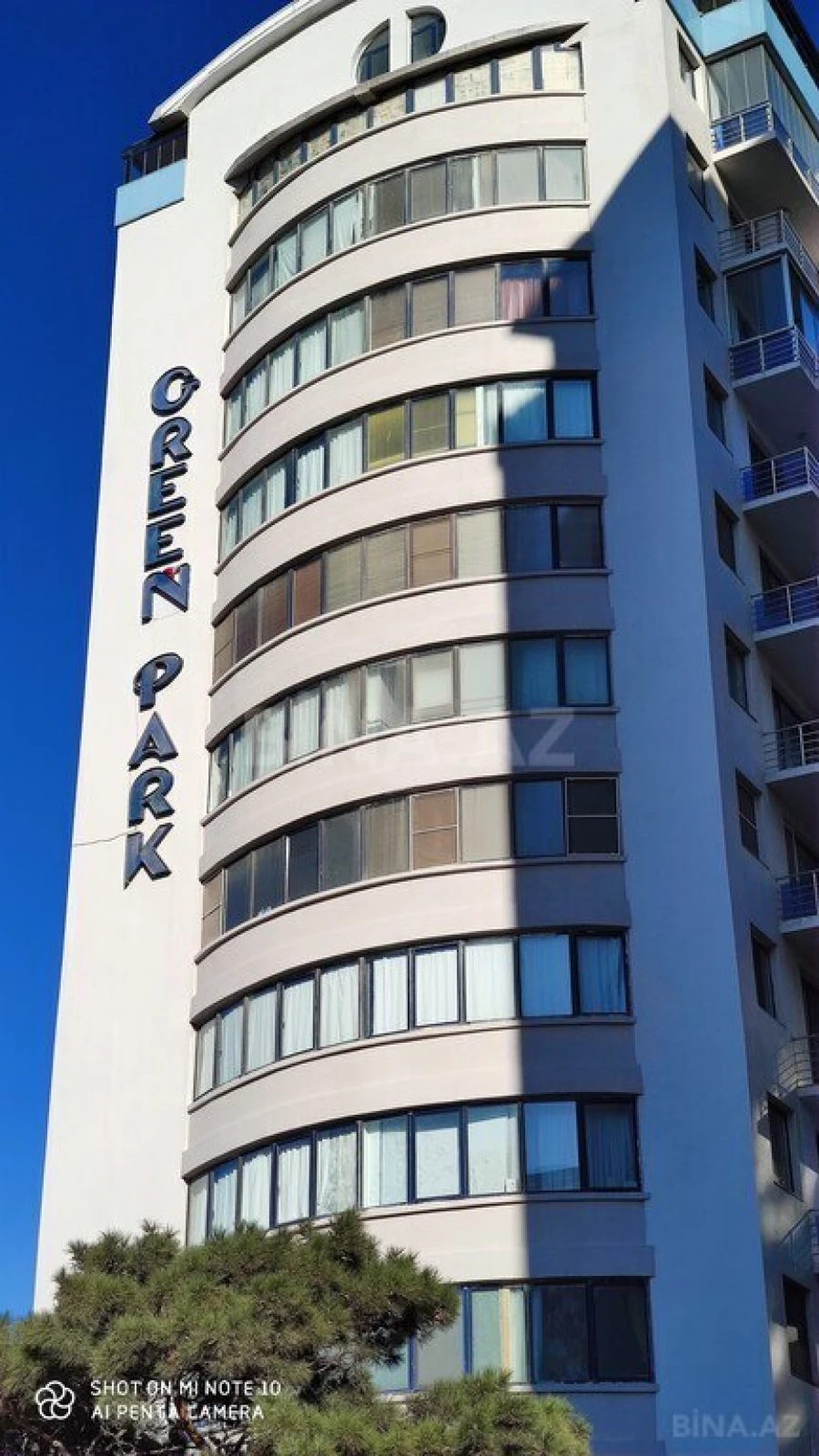 Satılır 5 otaqlı mənzil 385 m²