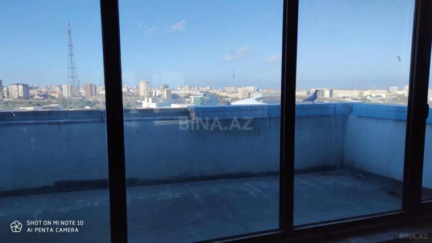 Satılır 5 otaqlı mənzil 385 m²